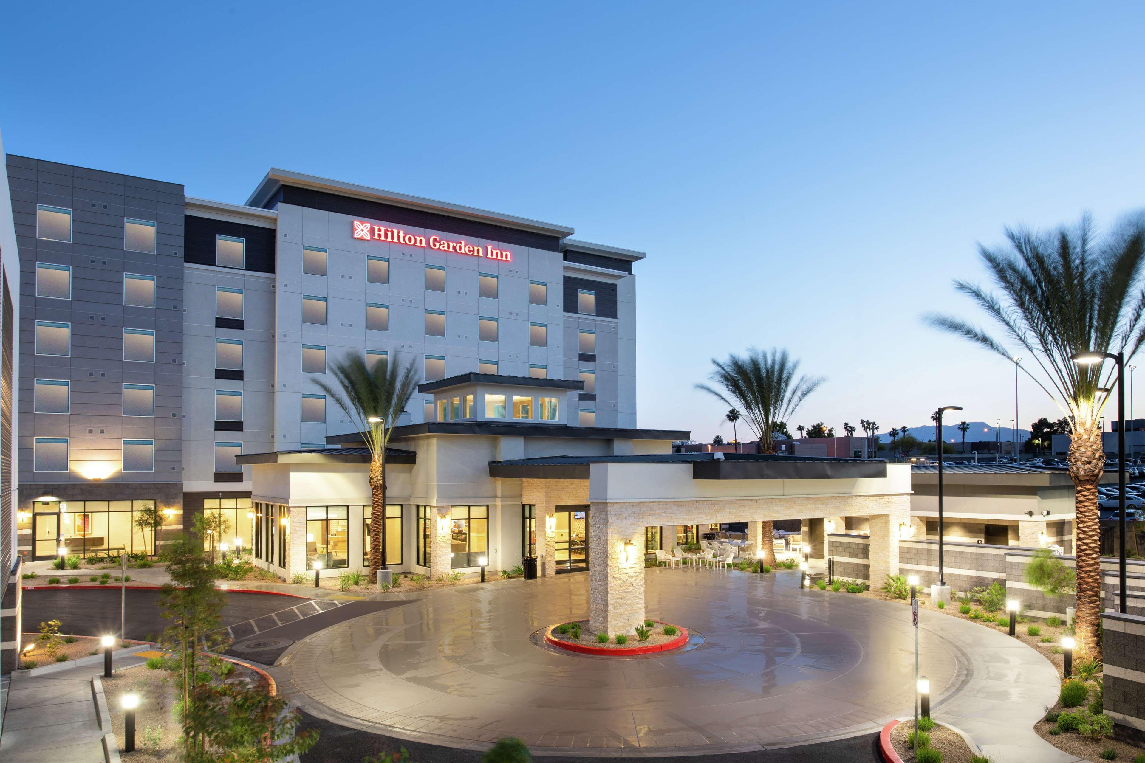 Hilton Garden Inn Las Vegas City Center Exterior photo