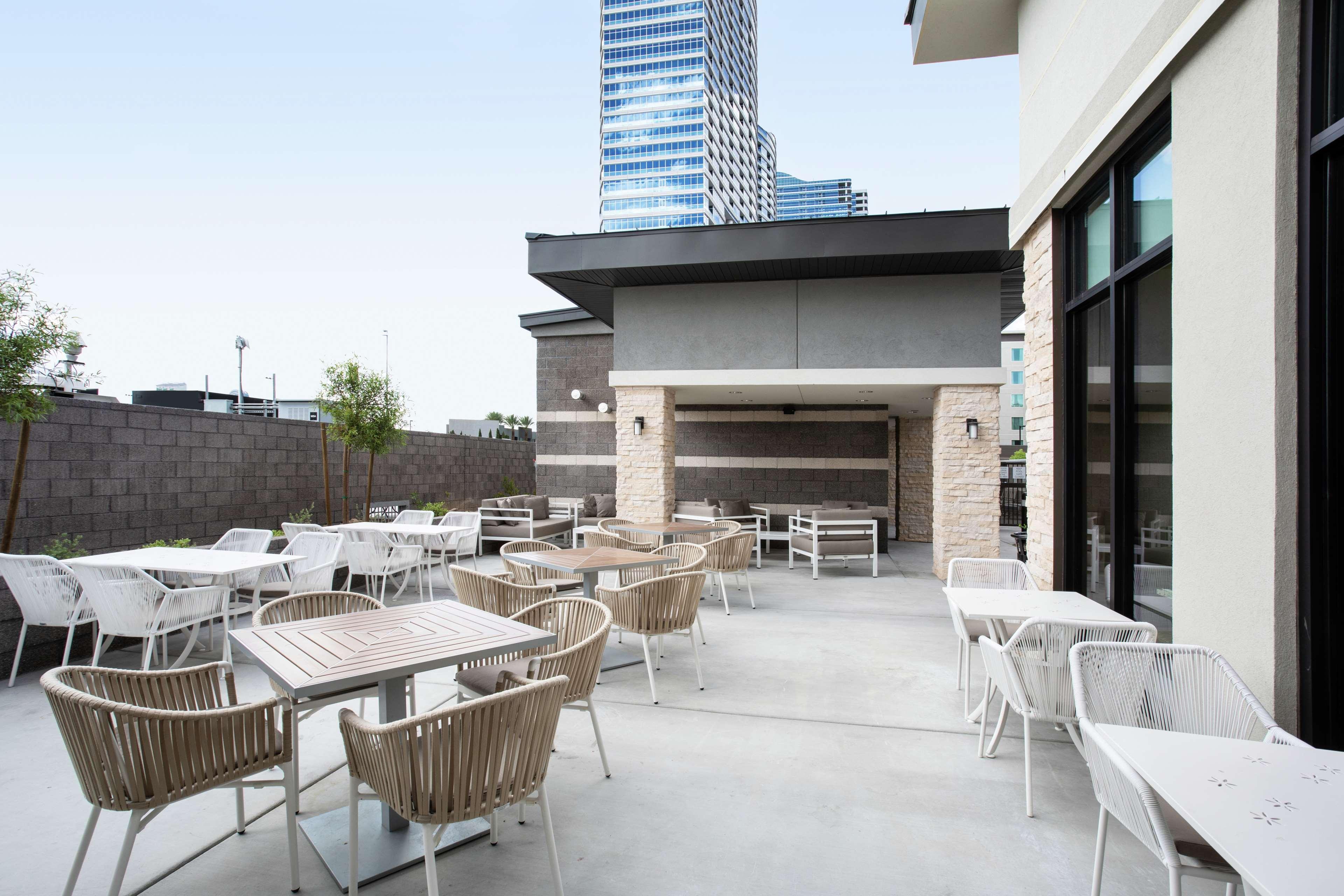 Hilton Garden Inn Las Vegas City Center Exterior photo