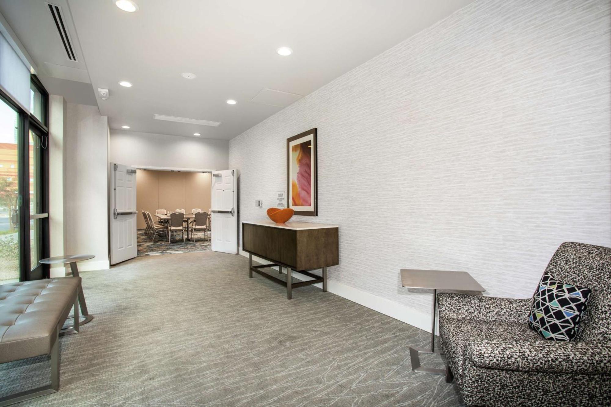 Hilton Garden Inn Las Vegas City Center Exterior photo